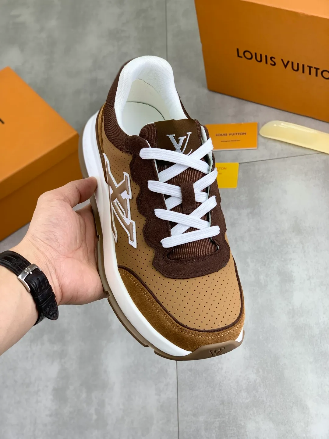 Men's men's shoes💰P440💰[New model]🆘[Louis Vuitton] LV official website latest model🎁casual and fashionable men's shoes👟hot style💥simple and elegant style, exclusive for trendy men. Unique official website latest brand elements👑original decoration, fashionable and generous, the fabric is made of original calfskin➕comfortable and breathable mesh lining➕pig skin lining ✅The official website specifies wear-resistant casual outsole, the classic model is taken in real life🎬Color: 3️⃣colors available😍Number of codes: 38-44 (45 46 customized)